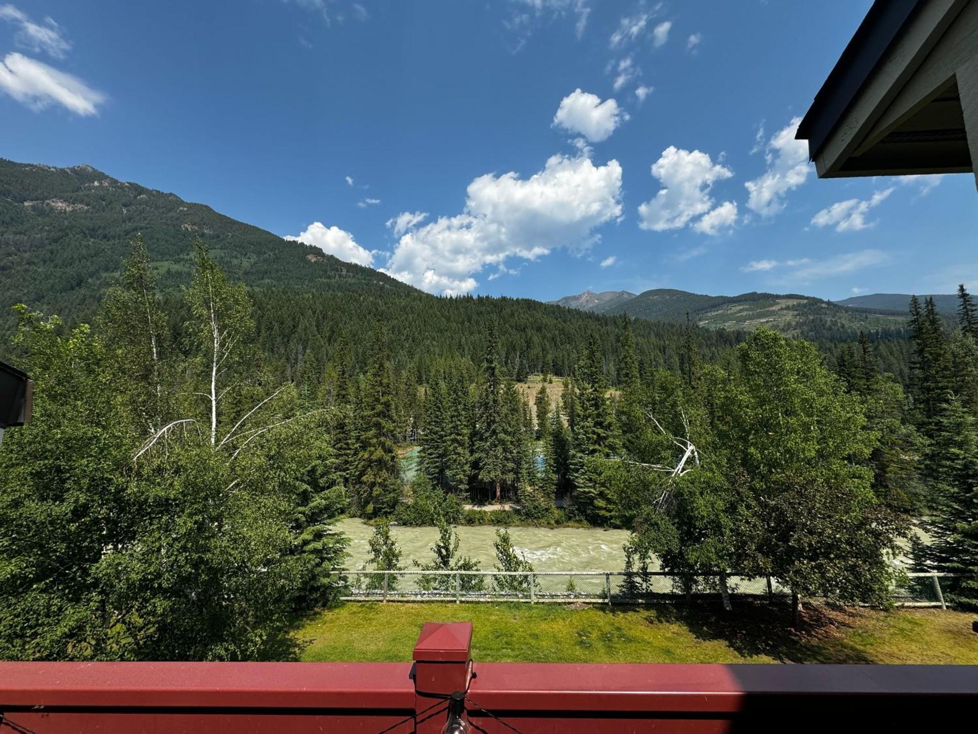 Toby Creek Lodge Panorama Room photo