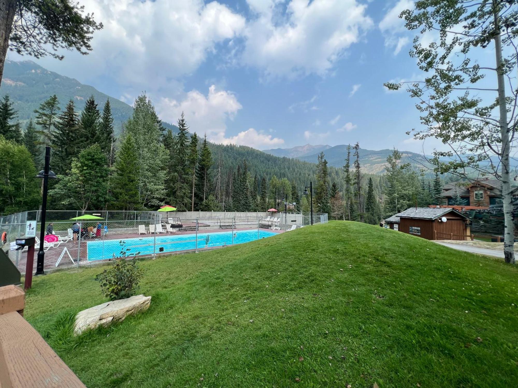 Toby Creek Lodge Panorama Exterior photo