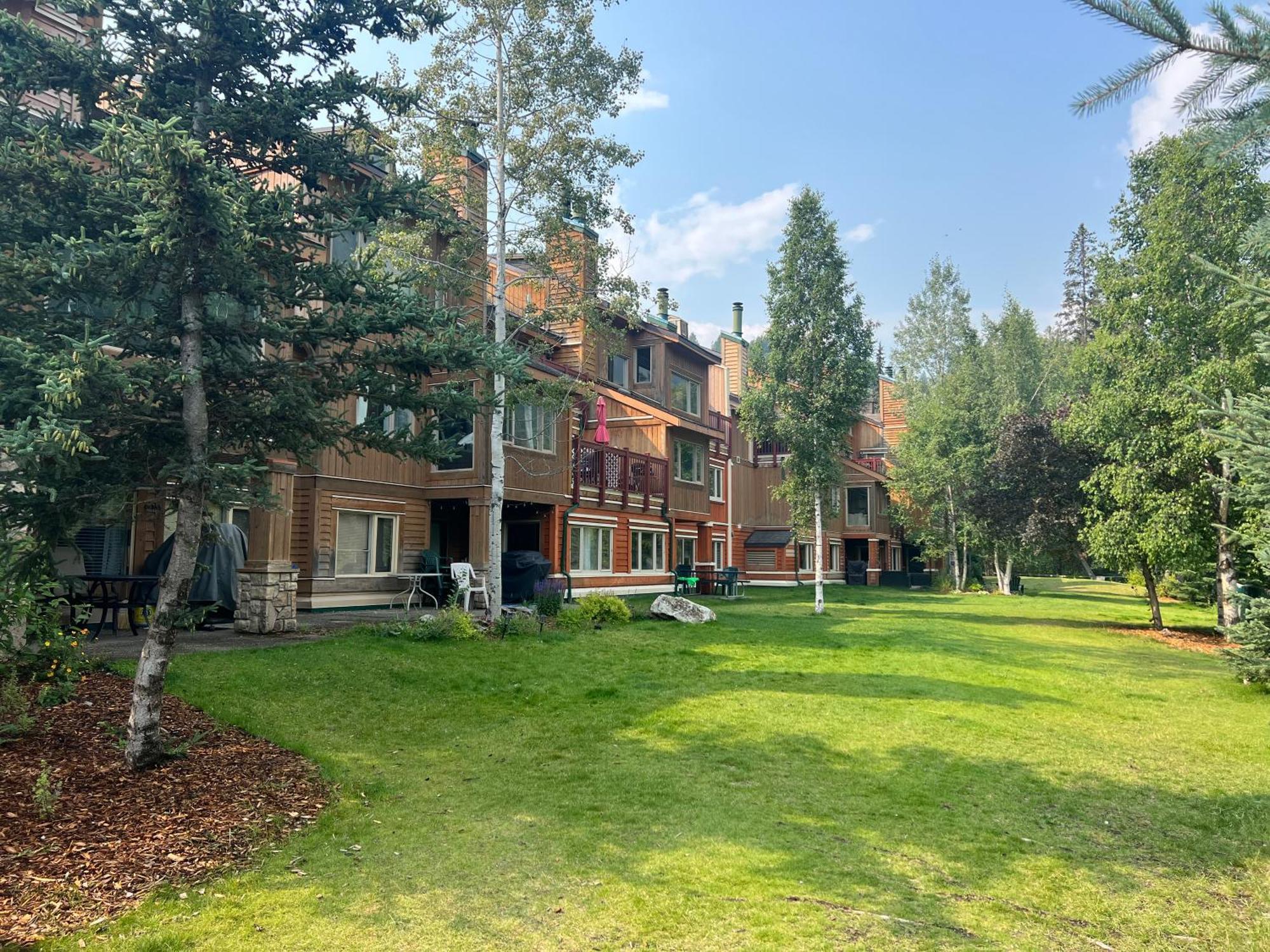 Toby Creek Lodge Panorama Exterior photo