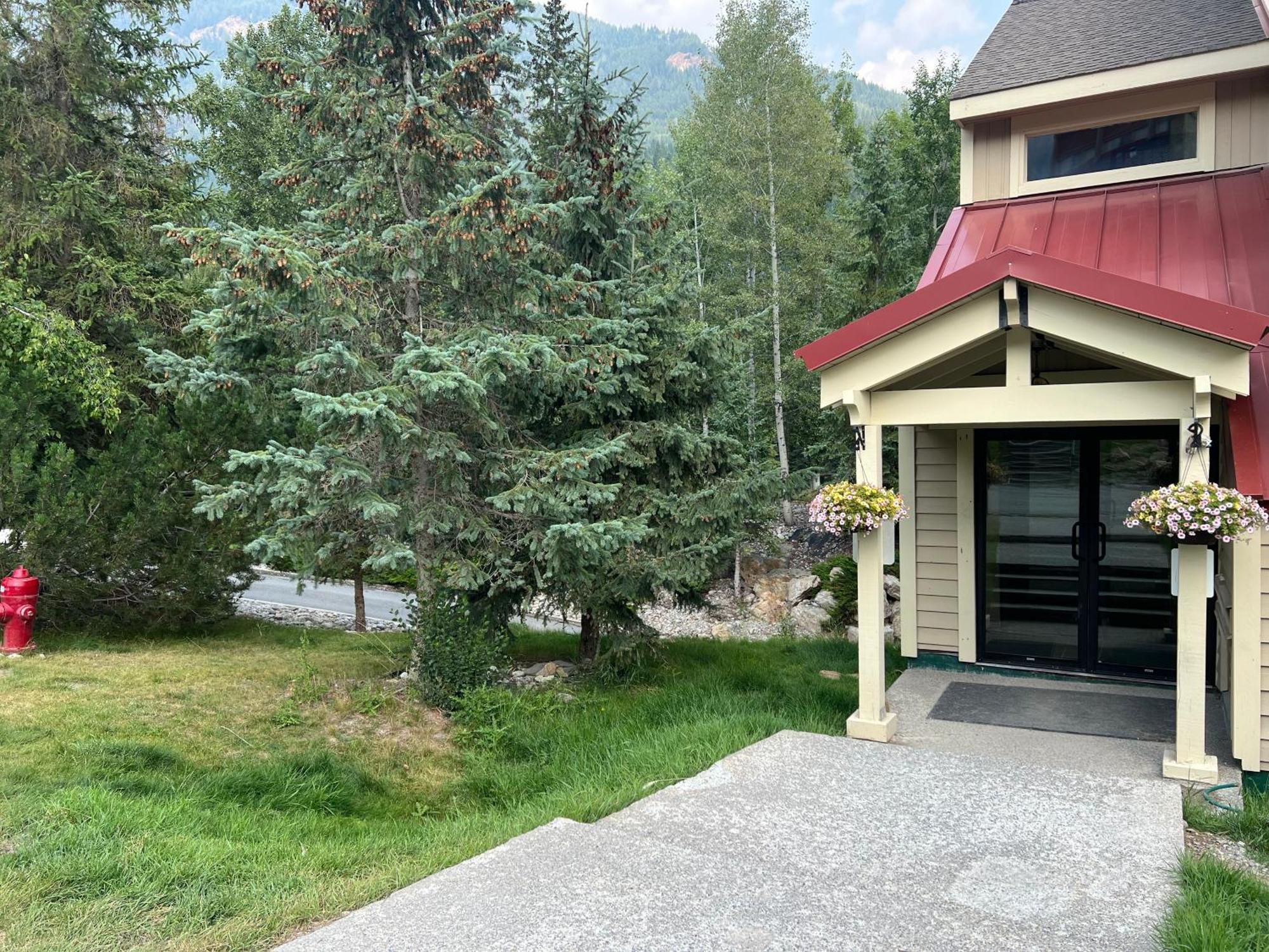 Toby Creek Lodge Panorama Exterior photo